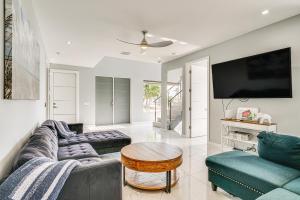 Game Room and BBQ Cape Coral Escape, 5 Mi to Beach!