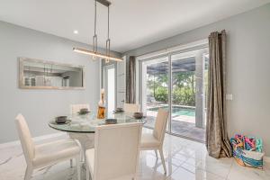 Game Room and BBQ Cape Coral Escape, 5 Mi to Beach!