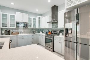 Game Room and BBQ Cape Coral Escape, 5 Mi to Beach!