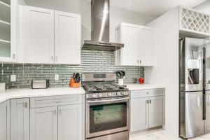 Game Room and BBQ Cape Coral Escape, 5 Mi to Beach!