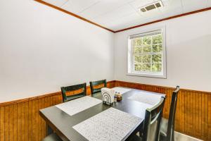 Seneca Vacation Rental with Grill Near Lake Hartwell