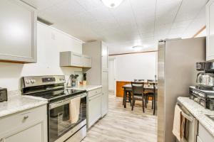 Seneca Vacation Rental with Grill Near Lake Hartwell