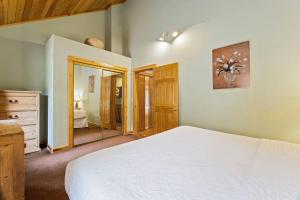 Creekside Condos E by Estes Park Condos