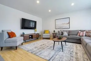 La Riviera - Cottage in the City - Templeton