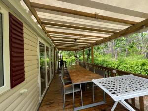 Vacances sous les pins, près de la mer, 6-8 pers,bien équipé, piscine