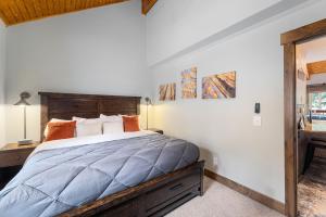 Creekside Suites 09 by Estes Park Condos