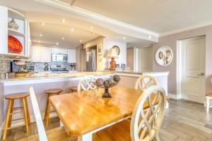 Beach House Condominiums B101 - Beachfront with Pool, WiFi, & Beach Service