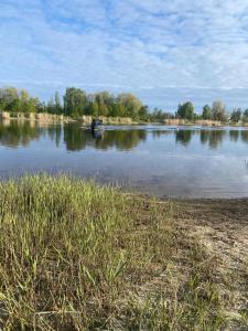 Cozy Family River View Flat Near The Beach Seaside