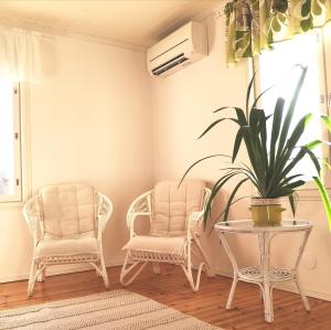 Idyllinen mökki ja pihasauna jokirannassa - sisältää liinavaatteet ja loppusiivouksen