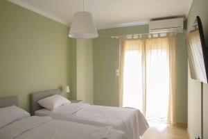 Near Acropolis Super Renovated Classic with Balcony View