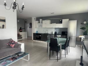 Seaside Bond 007 Apartment