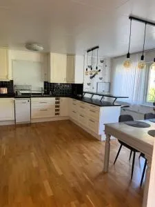 Boende i villaområde nära stan - Harestad