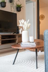 Stylish Downtown Toronto Suite with Free Parking