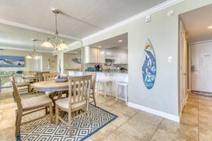 Beach House Condominiums B404 - Beachfront with Pool, WiFi, & Beach Service