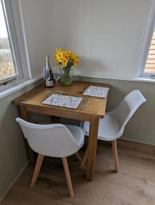 Cotts Cabin - Welcombe - 2 min walk to pub