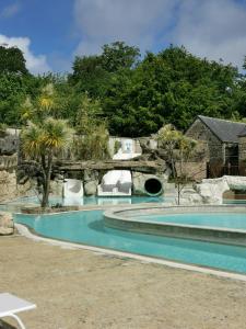 Mobil-home dans le calme du Domaine de Lanniron R24