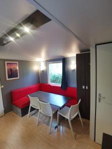 Mobil-home dans le calme du Domaine de Lanniron R24