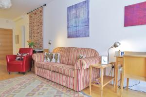 Elegant Clerkenwell Apartment with Balcony and Lift near Barbican