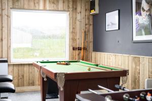 The Pine Lodge with Hot Tub and Games Room