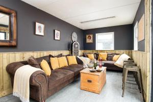 The Pine Lodge with Hot Tub and Games Room