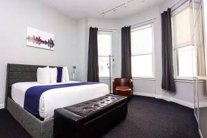 Large Stylish Newbury Street Studio w Kitchen