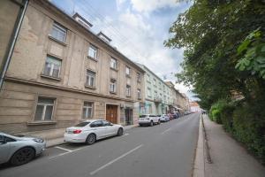 Elegant and spacious apartment in city centre