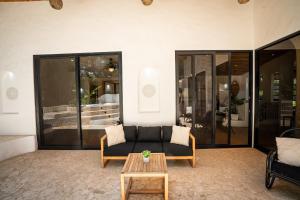 Huge 5-BD Home with Pool Walk to Beach