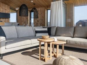 Charming holiday home overlooking lake