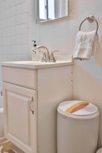 Sunny 1br Cottage Walk To Adams Ave Cafs