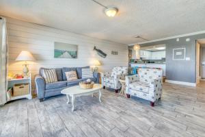 Beach House Condominiums B502 - Beachfront with Pool, WiFi, & Beach Service