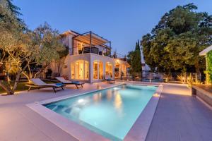 Villa B&D ZADAR for the complete pleasure of vacation !HEATED! PRIVATE POOL! Green oasis in the CENTER of ZADAR, 100m from the SEA