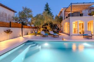 Villa B&D ZADAR for the complete pleasure of vacation !HEATED! PRIVATE POOL! Green oasis in the CENTER of ZADAR, 100m from the SEA