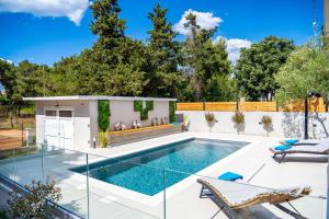 Villa B&D ZADAR for the complete pleasure of vacation !HEATED! PRIVATE POOL! Green oasis in the CENTER of ZADAR, 100m from the SEA