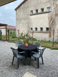 Maisons de vacances Le HappyNous, cosy, climatise, wifi, parking prive interieur : Maison 1 Chambre