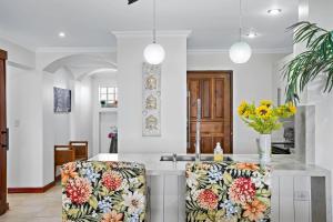 Stylish Flamingo Condo with Ocean Views, Renovated Kitchen & Walkable Beach Access