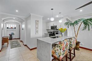 Stylish Flamingo Condo with Ocean Views, Renovated Kitchen & Walkable Beach Access
