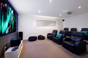 Dromana Grove SPA & POOL sleeps 15