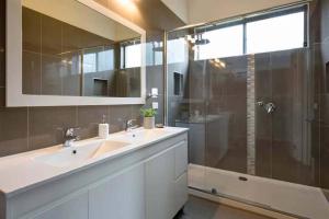 Dromana Grove SPA & POOL sleeps 15