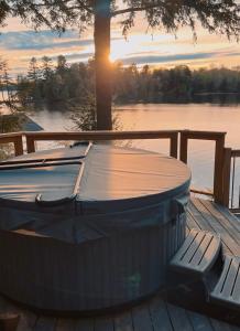 Alpine Lake House - Waterfront on Lake Muskoka