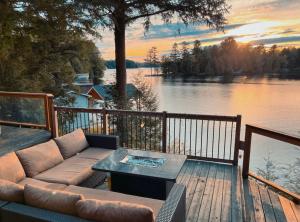 Alpine Lake House - Waterfront on Lake Muskoka