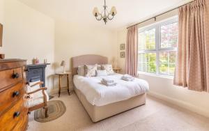 Hillcrest at Roger Ground