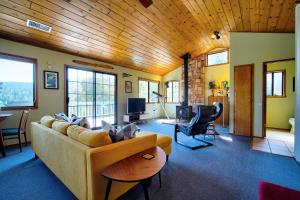 ‘The Atomic Squirrel Lodge’ Lake Gregory Getaway!