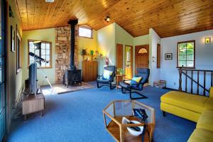 ‘The Atomic Squirrel Lodge’ Lake Gregory Getaway!