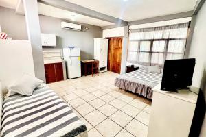 Suite 2 (Full Bed + Single bend)