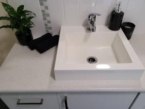 Sunset Manor Stays- Pet Friendly Unit Bairnsdale