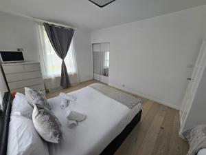 Lovely house with private parking! Glasgow!