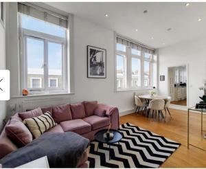 Apartment Sleeps 2 with Free Parking