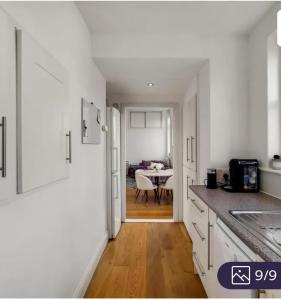 Apartment Sleeps 2 with Free Parking