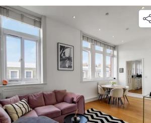 Apartment Sleeps 2 with Free Parking