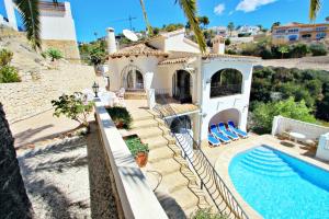 Linda - modern villa with splendid views in Benissa